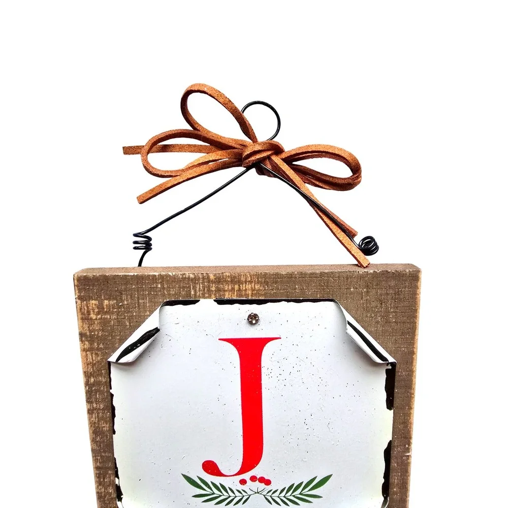 NWOT Rustic‎ Wood Letter J Monogram Wall Decor with Berry Garland Accent